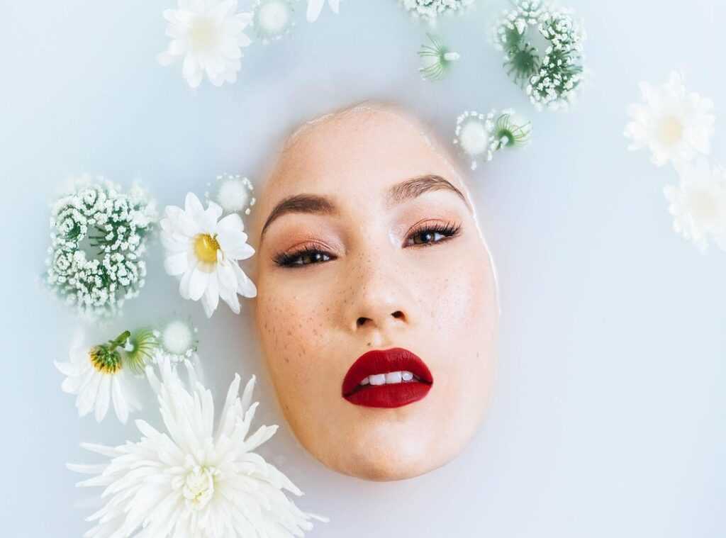 moni glow serums